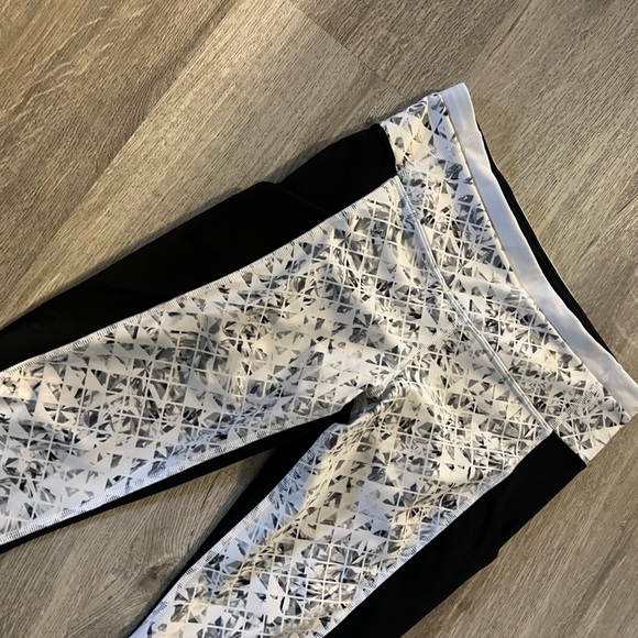 Lululemon leggings - Picture 4 of 8